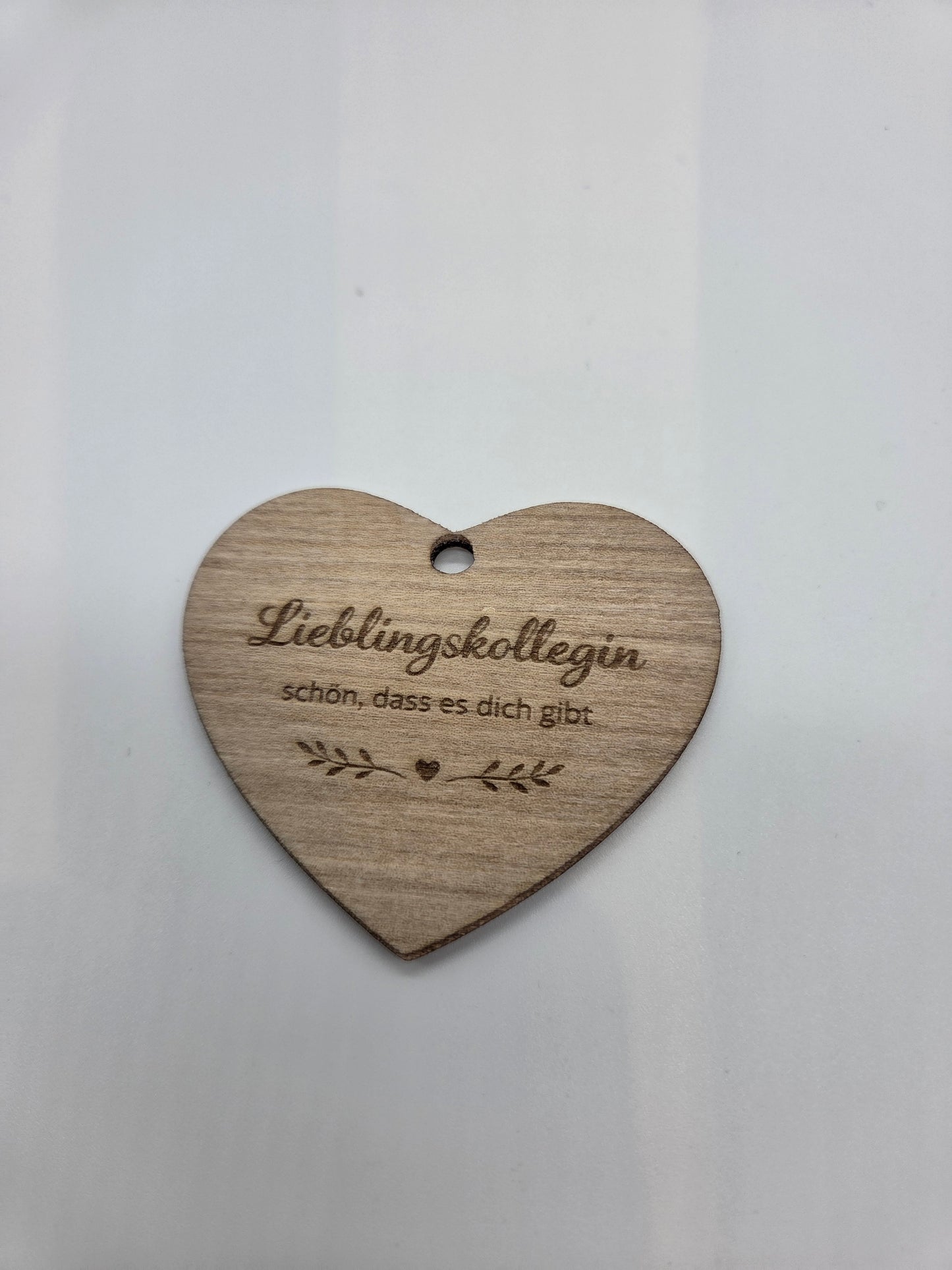 Geschenk Anhänger aus Holz – kleine Aufmerksamkeit mit großer Bedeutung