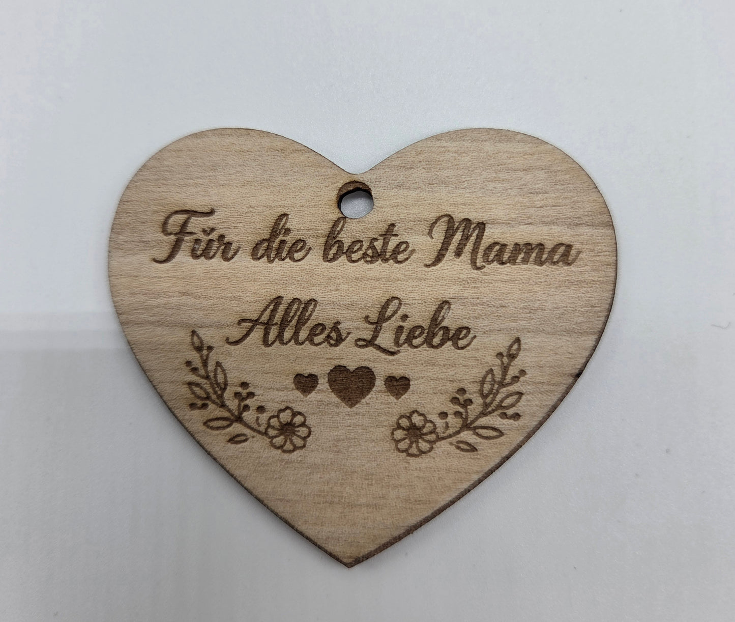 Geschenk Anhänger aus Holz – kleine Aufmerksamkeit mit großer Bedeutung
