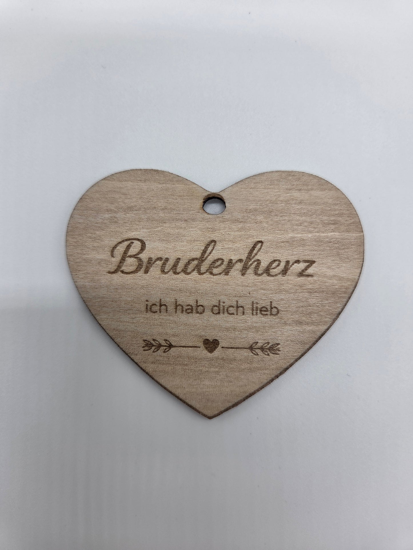 Geschenk Anhänger aus Holz – kleine Aufmerksamkeit mit großer Bedeutung