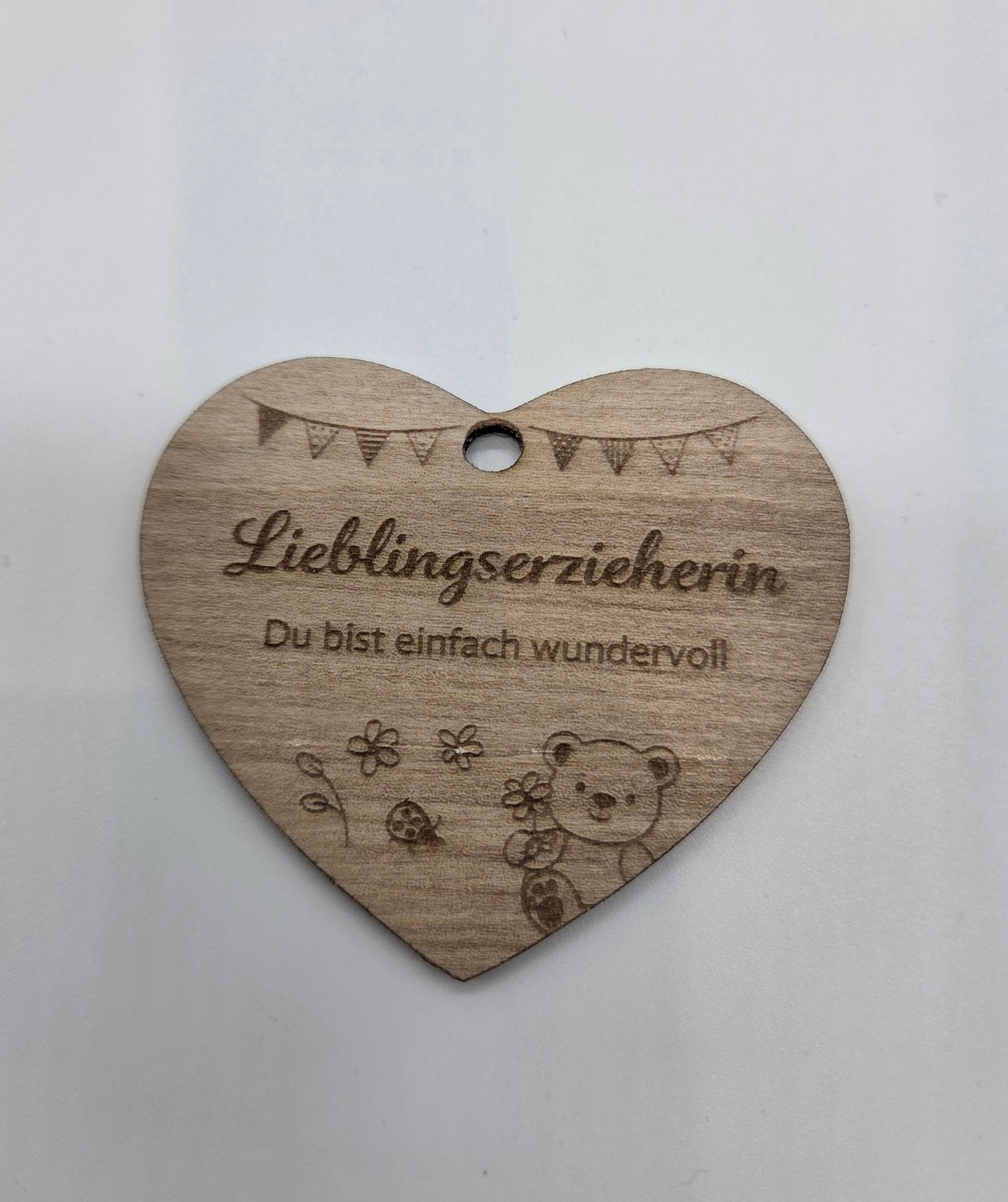 Geschenk Anhänger aus Holz – kleine Aufmerksamkeit mit großer Bedeutung