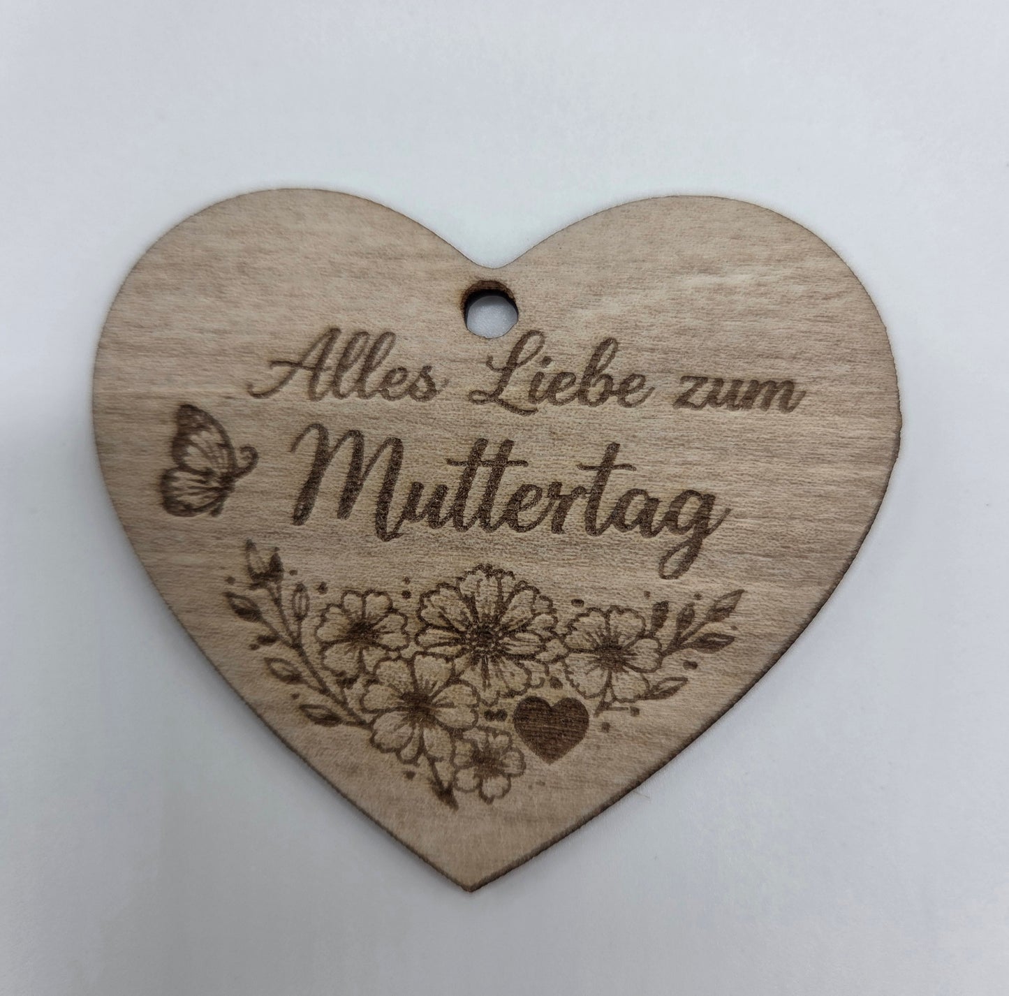 Geschenk Anhänger aus Holz – kleine Aufmerksamkeit mit großer Bedeutung