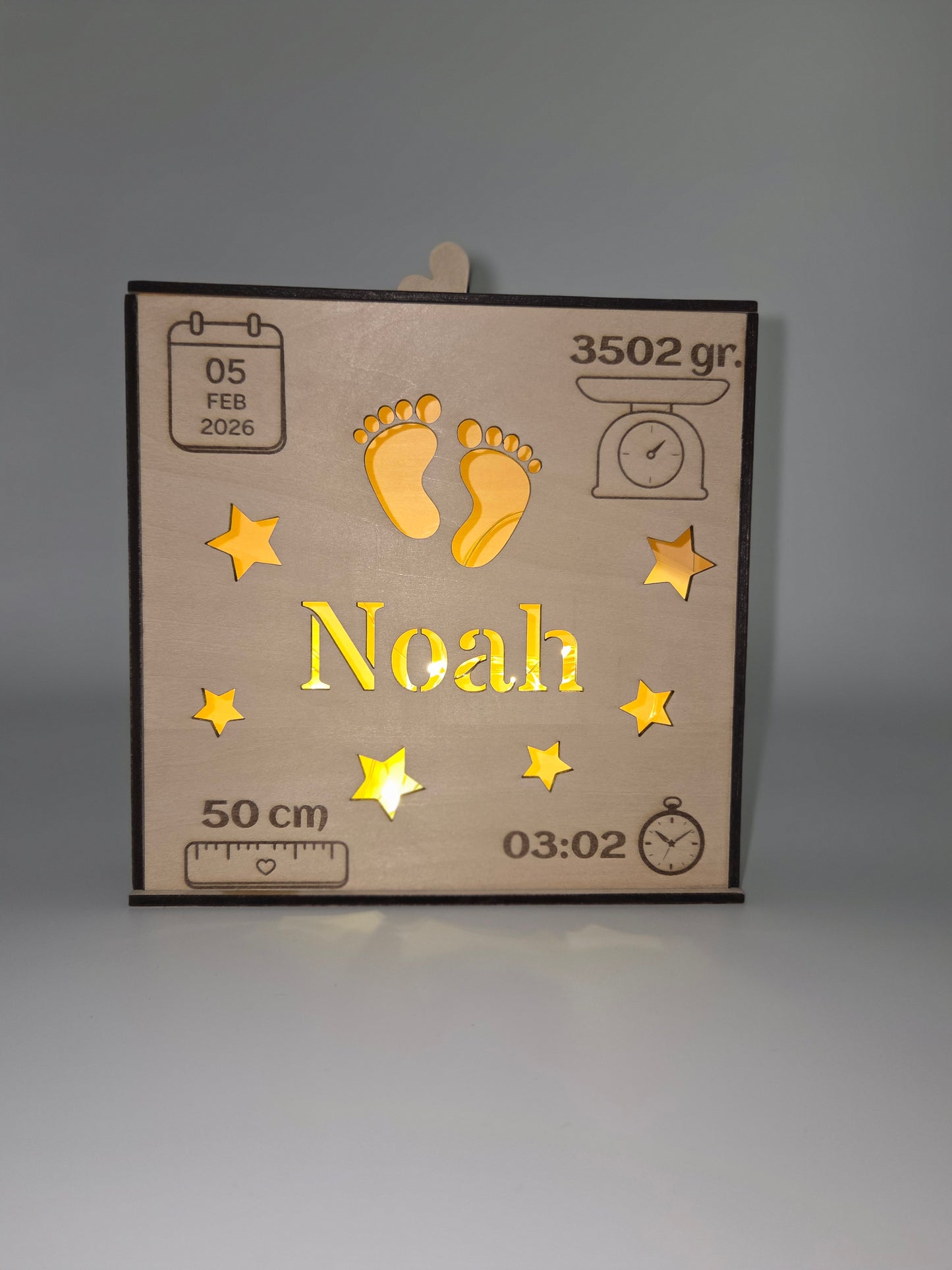 Personalisierte Holzlampe zur Geburt mit LED-Beleuchtung